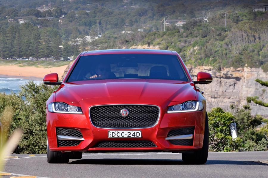  Jaguar XF R-Sport 2016 года  (AU) (фото 4 из 26)